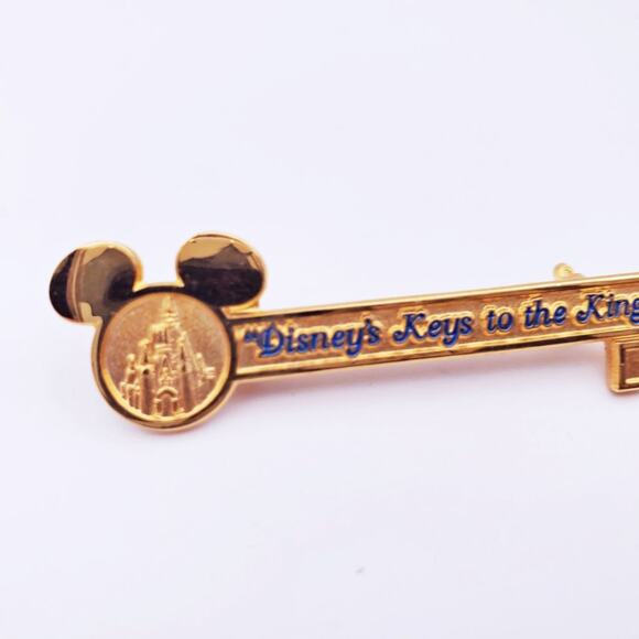 Disney World Keys To The Kingdom Tour Pin - Picture 2 of 6